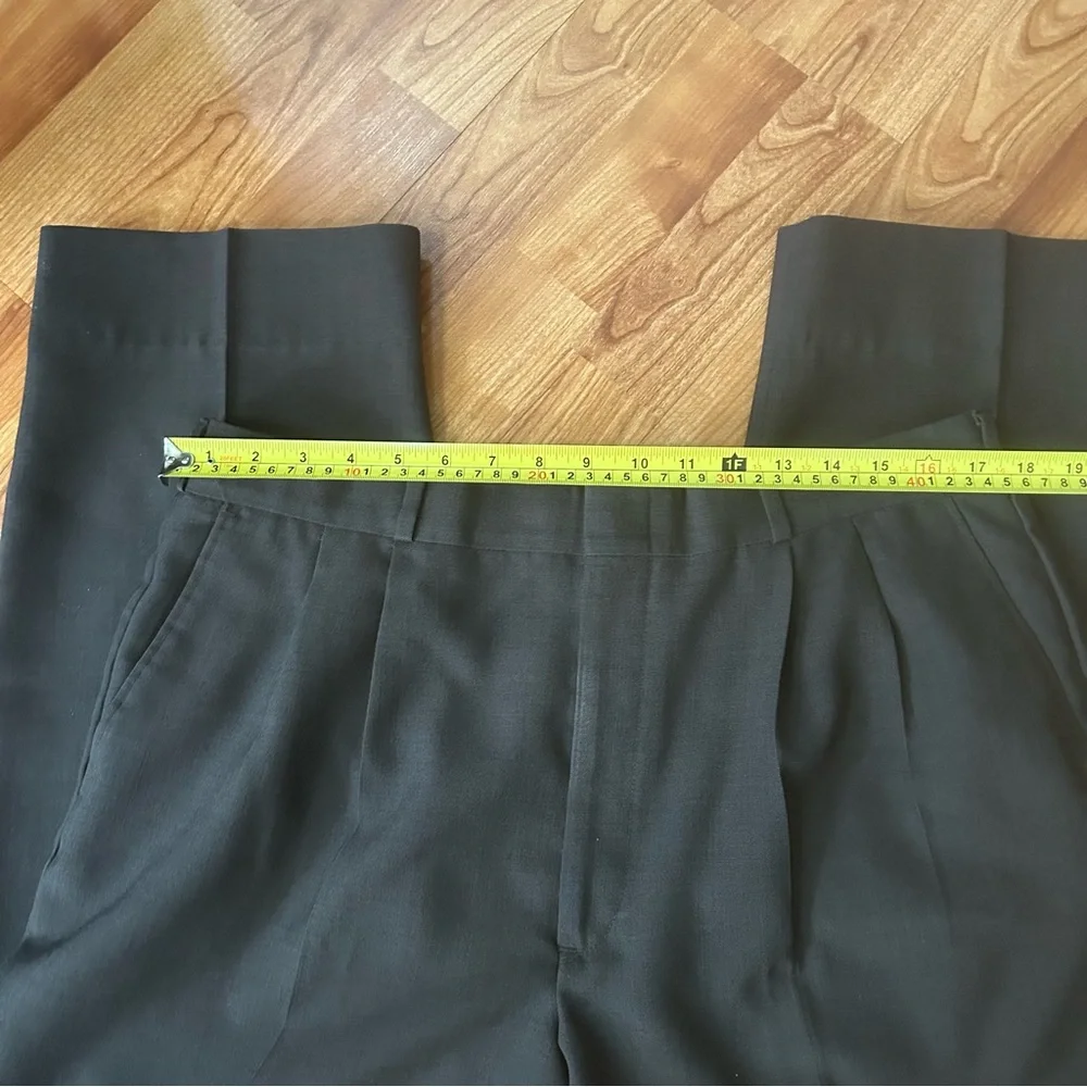 4/$15 Thomson brown pleated dress pants